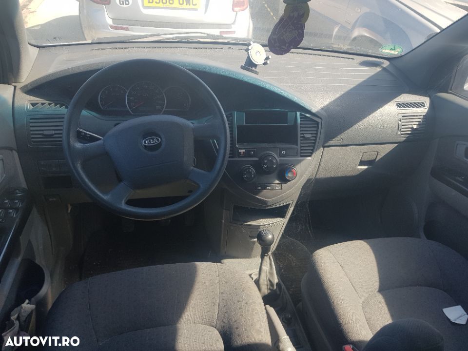 Dezmembrez kia carens 2.0crdi euro4 fabr 2006 - 2