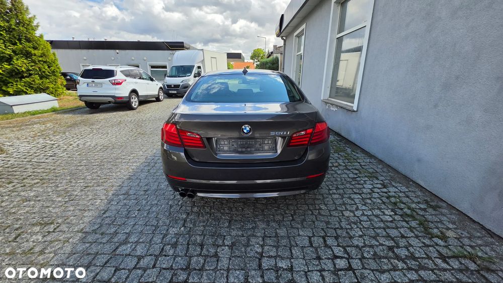 BMW Seria 5 528i Sport-Aut Luxury Line - 5