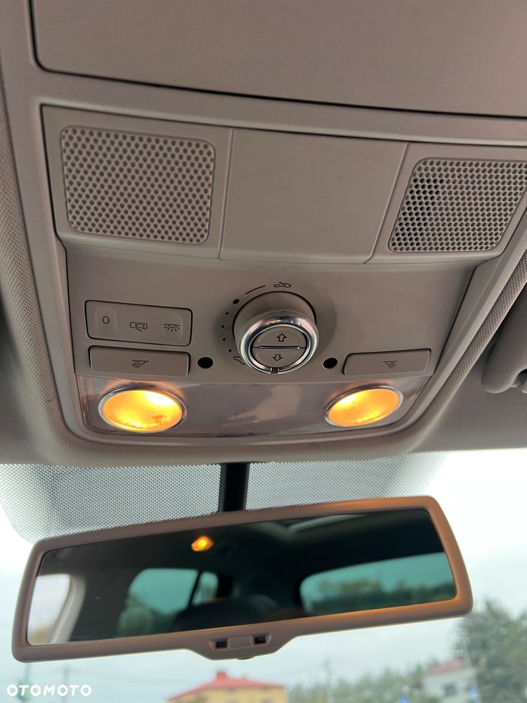 Volkswagen Tiguan - 19