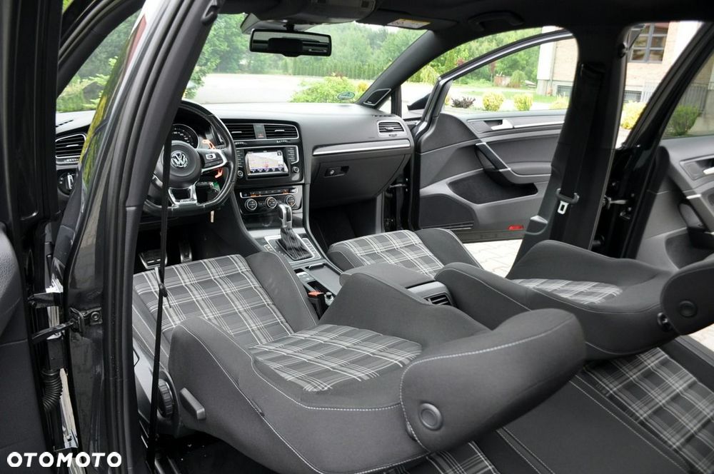 Volkswagen Golf - 27
