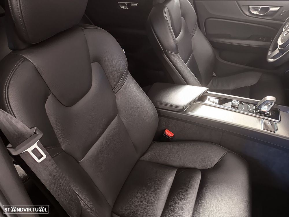 Volvo V60 2.0 B4 Momentum Plus Geartronic - 20