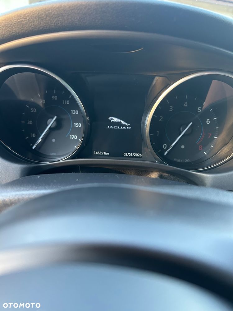 Jaguar XE 25t Prestige - 18