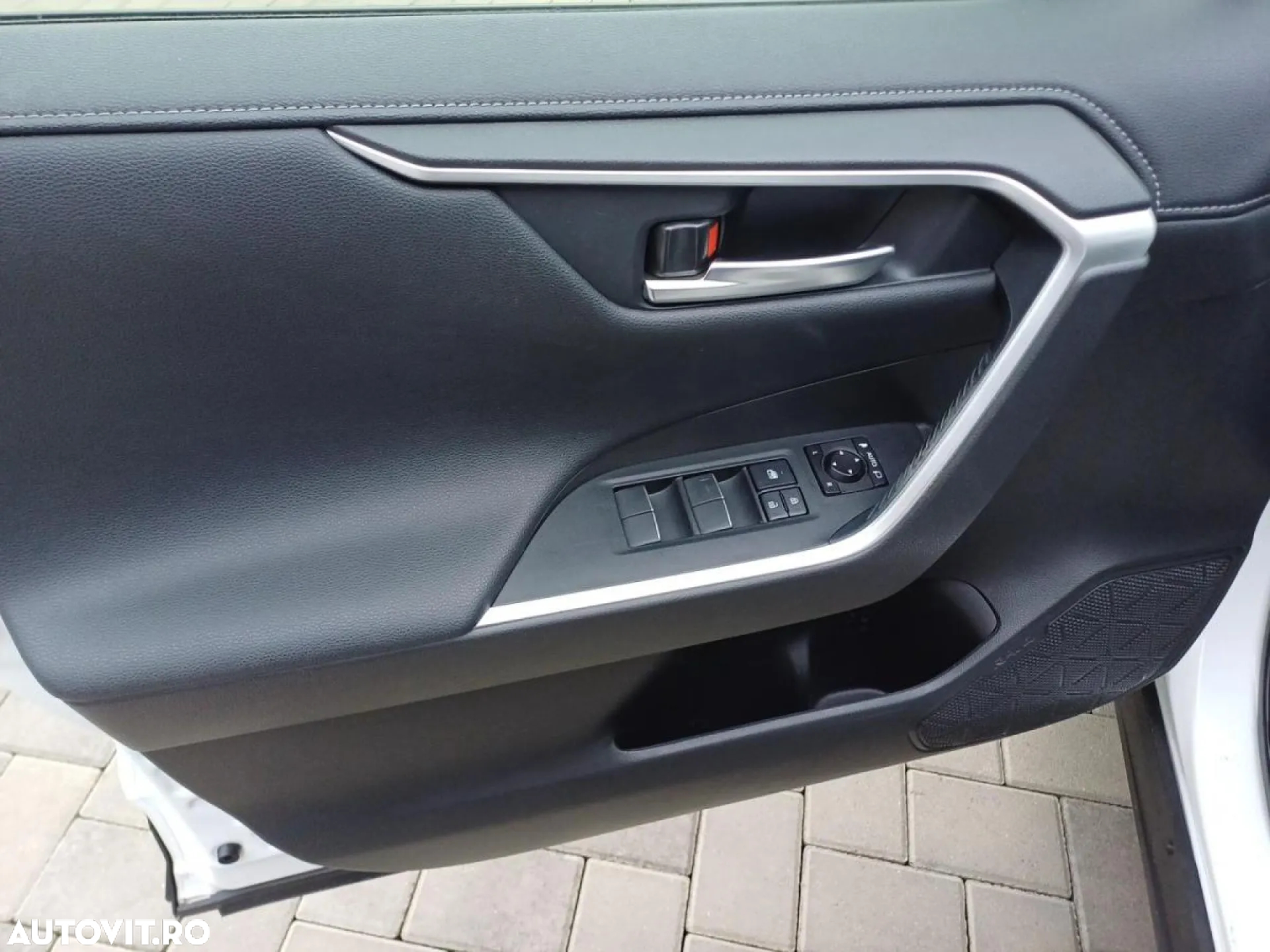 Toyota RAV4 - 24