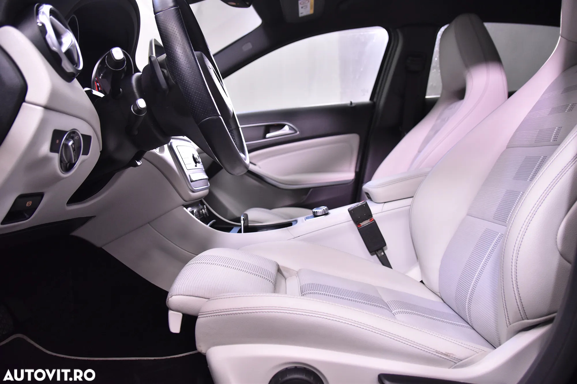 Mercedes-Benz GLA 220 4MATIC - 21