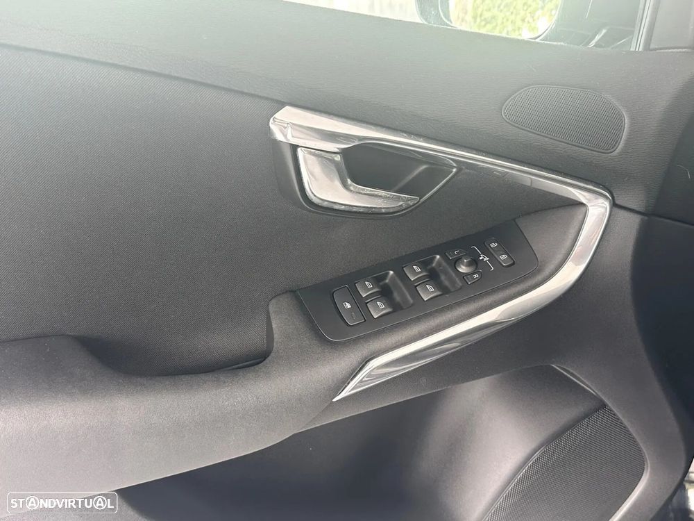 Volvo V40 Cross Country - 9