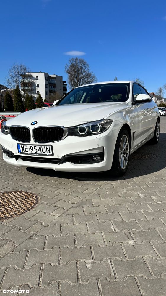 BMW 3GT 320i xDrive Advantage - 4