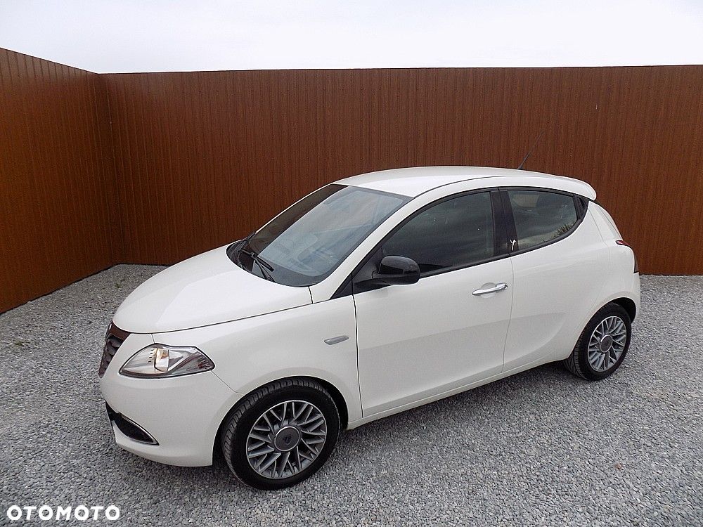 Lancia Ypsilon 0.9 Black&Red S&S - 27