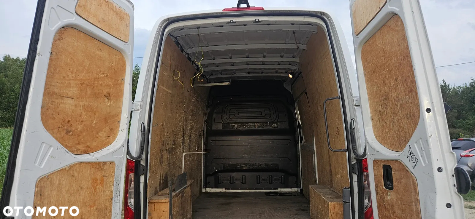 Mercedes-Benz Sprinter - 14