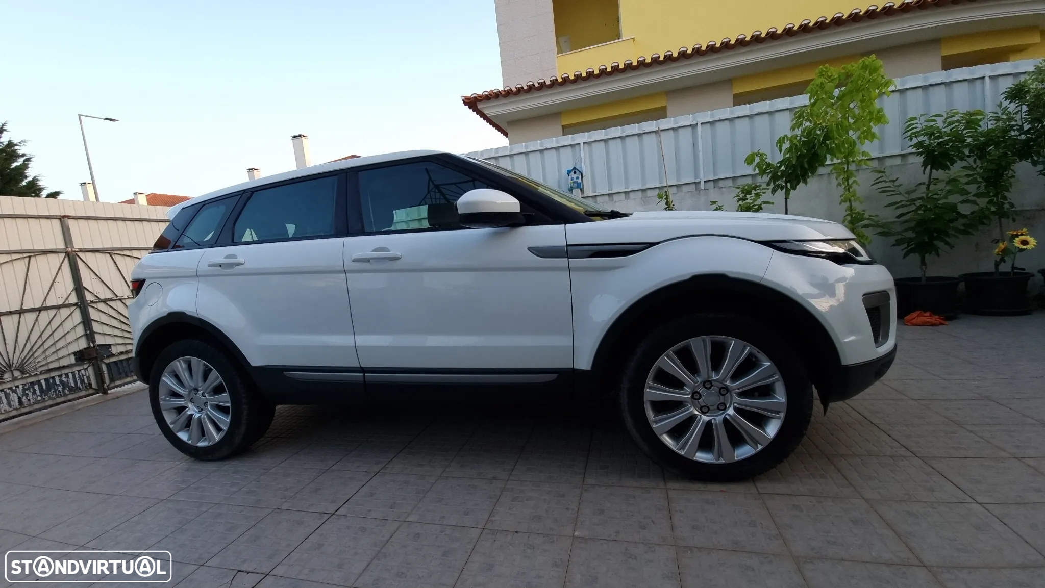 Land Rover Range Rover Evoque 2.0 TD4 Pure - 2
