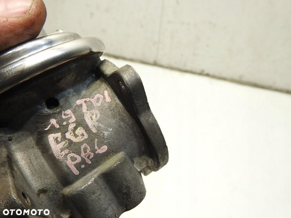 ZAWÓR EGR AUDI A4 B6 A6 VW PASSAT B6 1.9TDI - 2