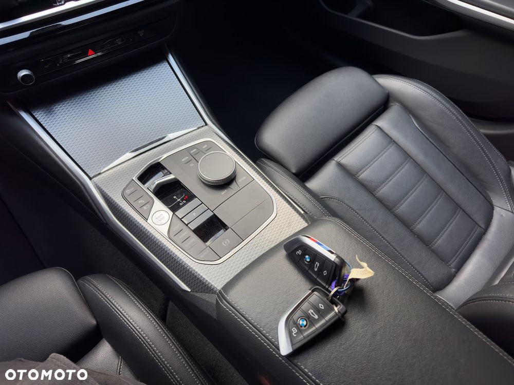 BMW Seria 3 330e M Sport sport - 11
