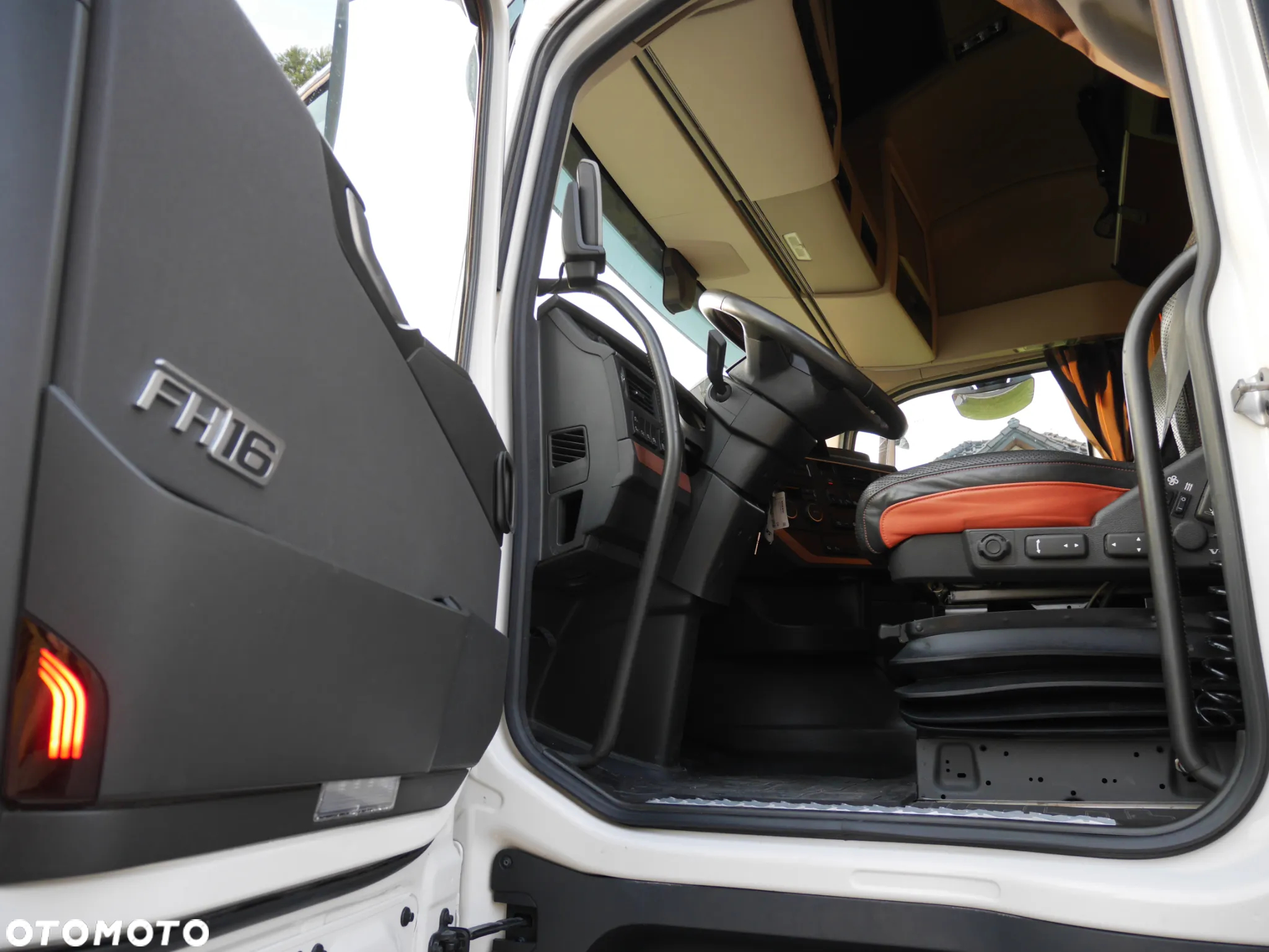 Volvo FH 16 750 KM/ XXL / FULL OPCJA/ STANDARD/ EURO-6 - 13