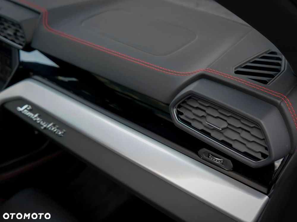 Lamborghini Urus - 28