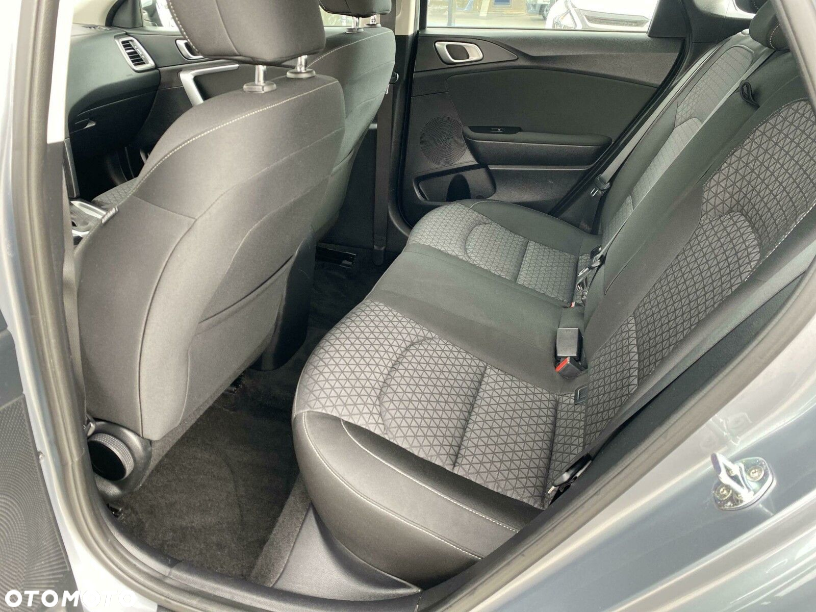 Kia Ceed - 10