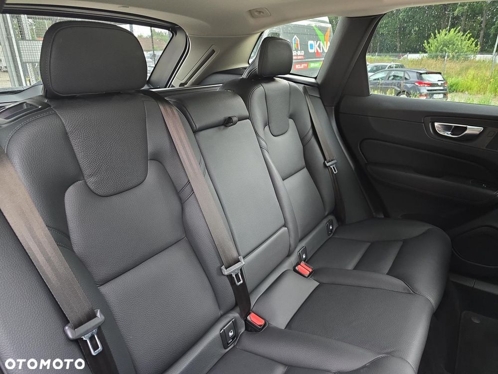 Volvo XC 60 B4 D Plus Dark - 14