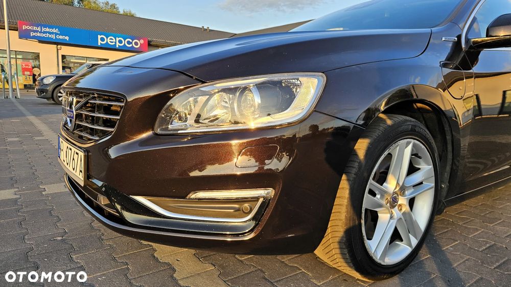 Volvo V60 ver-d6-plug--in--hybrid-awd-geartronic-summum - 4