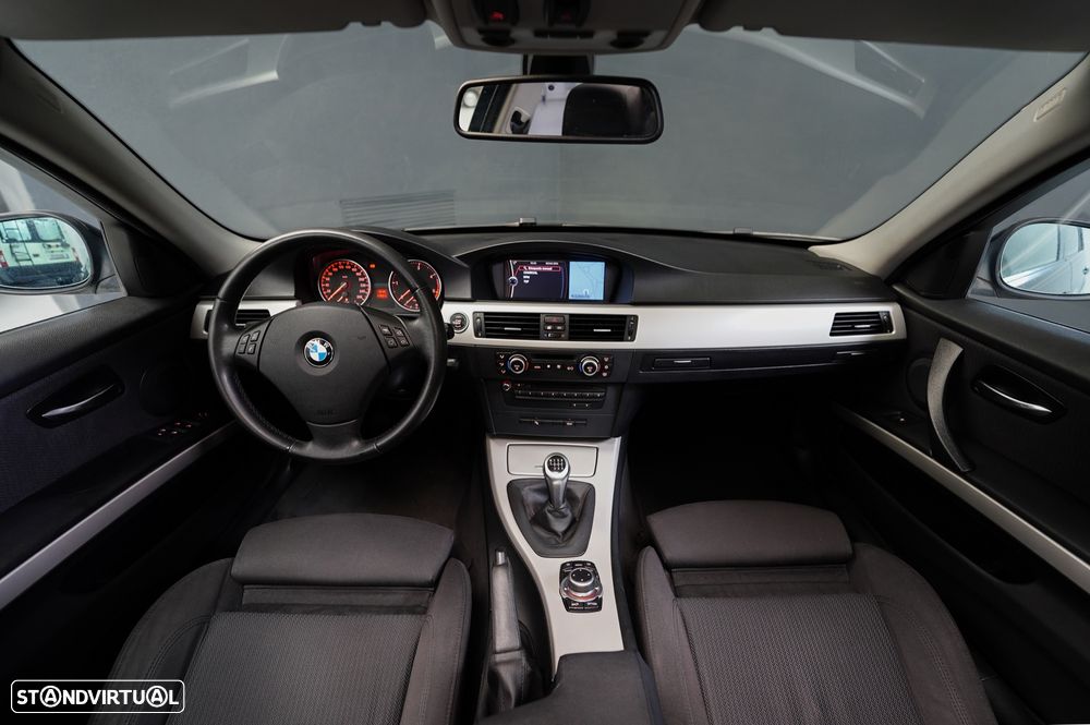 BMW 320 d Touring Navigation Sport - 10