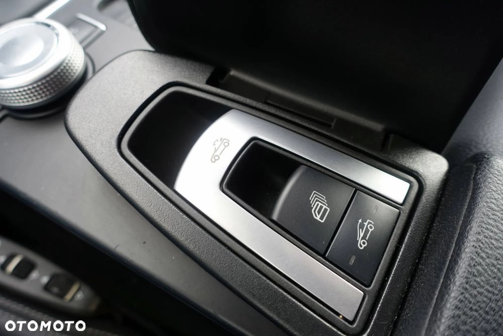 Mercedes-Benz Klasa E 350 CGI BlueEFFICIENCY 7G-TRONIC Avantgarde - 29