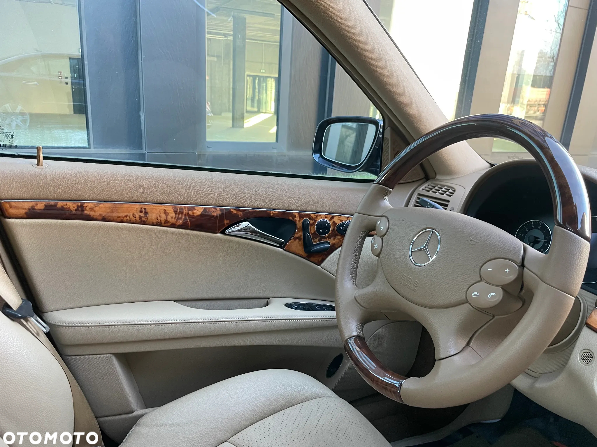 Mercedes-Benz Klasa E 350 4-Matic - 13