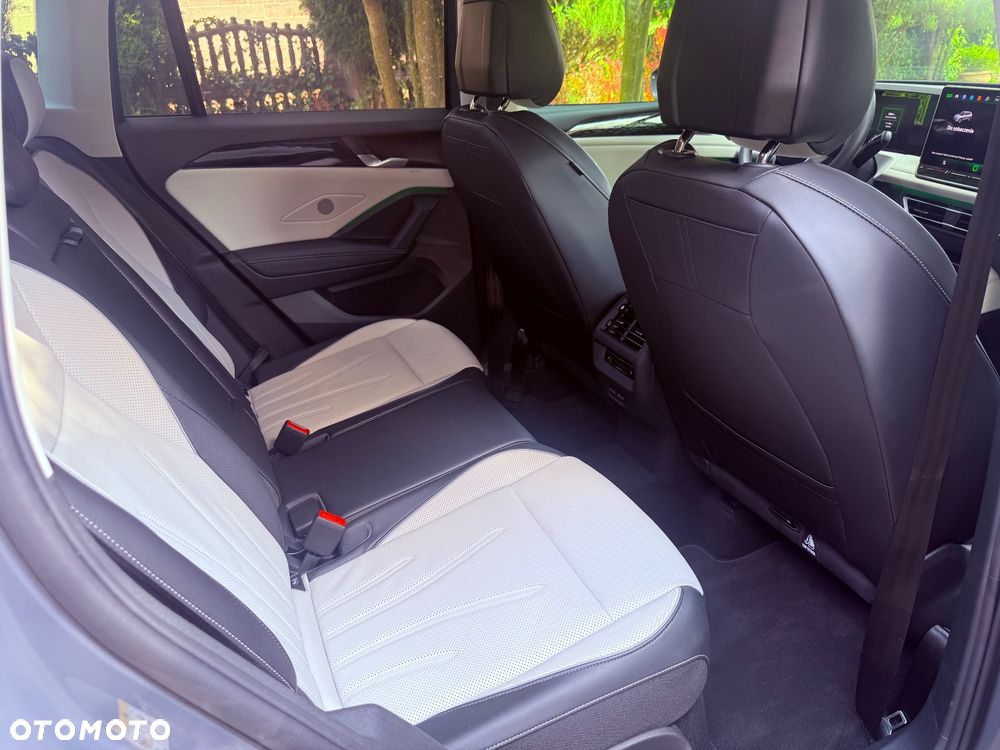 Volkswagen Tiguan 1.5 eTSI Elegance DSG - 25