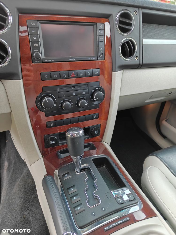 Jeep Commander 5.7 V8 Overland - 8