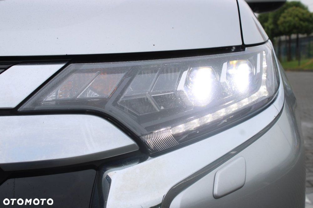 Mitsubishi Outlander - 12