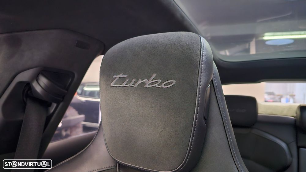 Porsche Taycan Turbo - 36