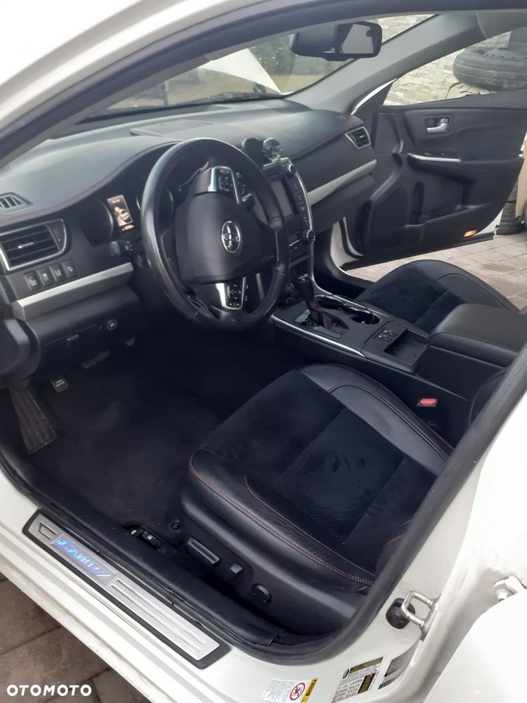 Toyota Camry - 12