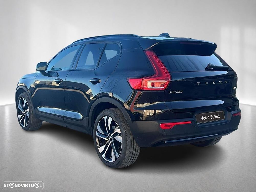Volvo XC 40 2.0 B3 Plus Dark - 2