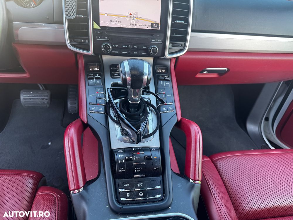 Porsche Cayenne 3.0 L - 3
