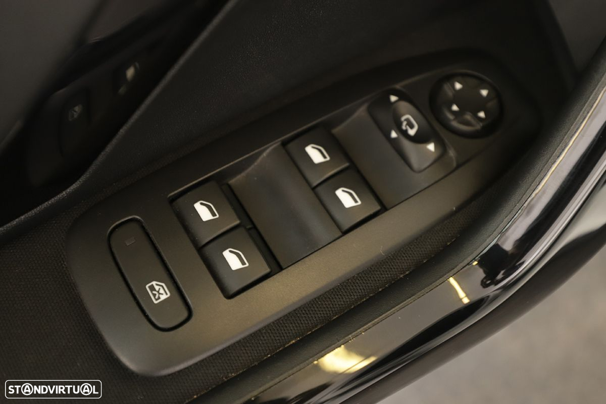 Peugeot 2008 1.2 PureTech Active - 19