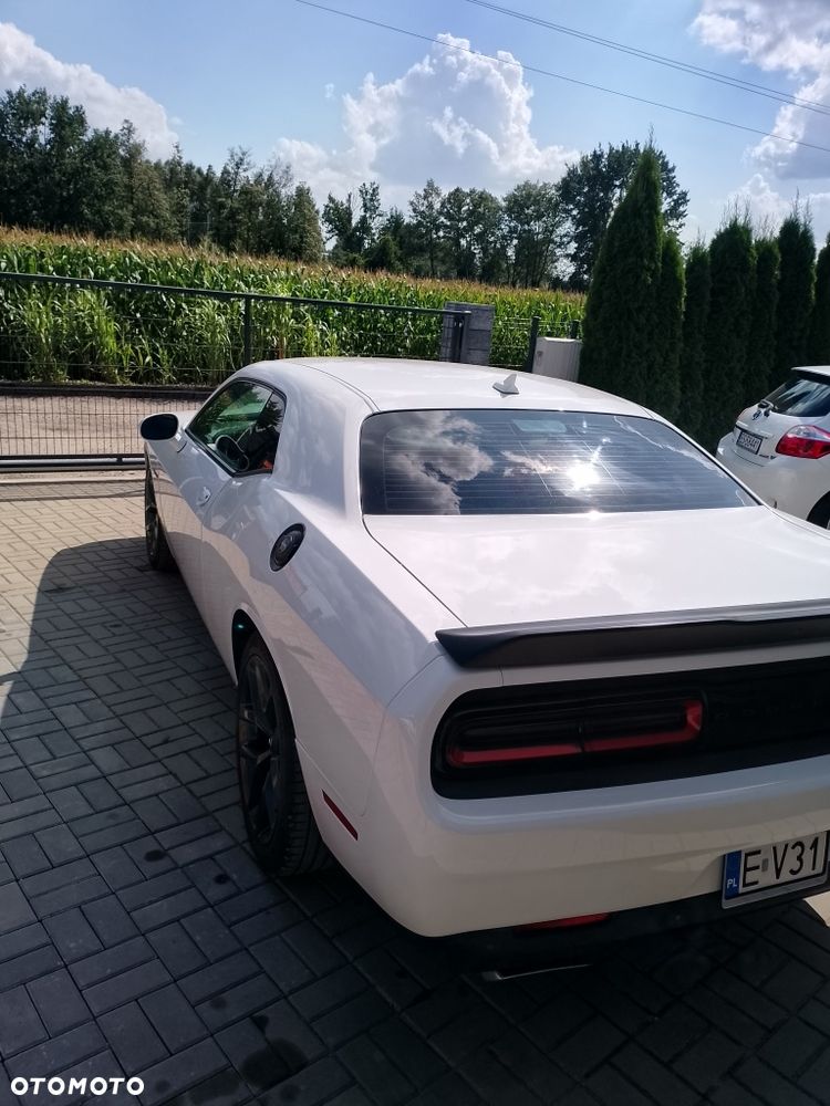 Dodge Challenger - 2