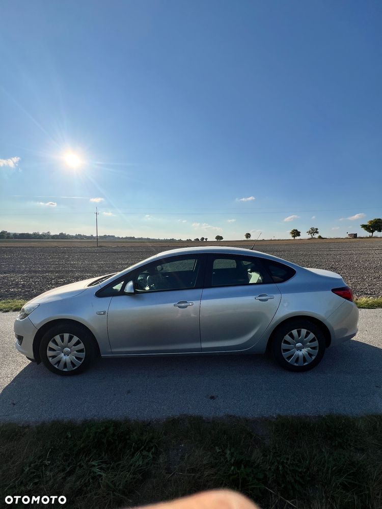 Opel Astra IV 1.6 CDTI Cosmo - 4