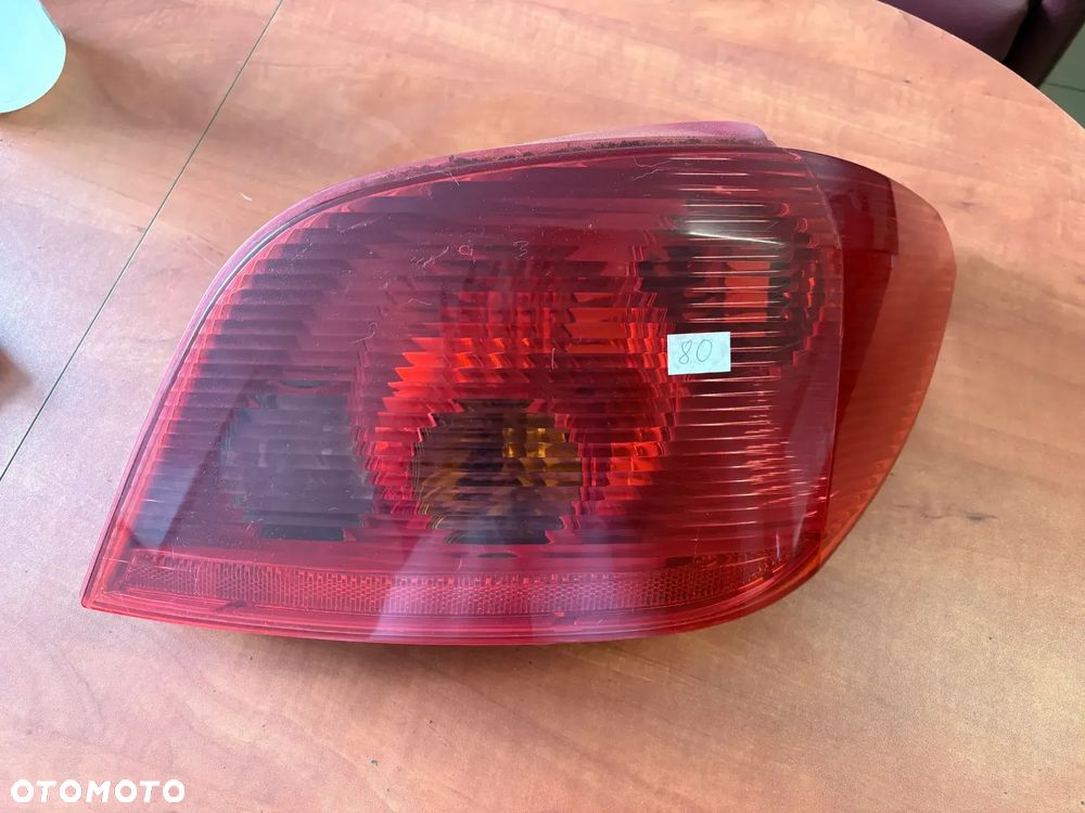 LAMPA PRAWA TYLNA PEUGEOT 307 - 1