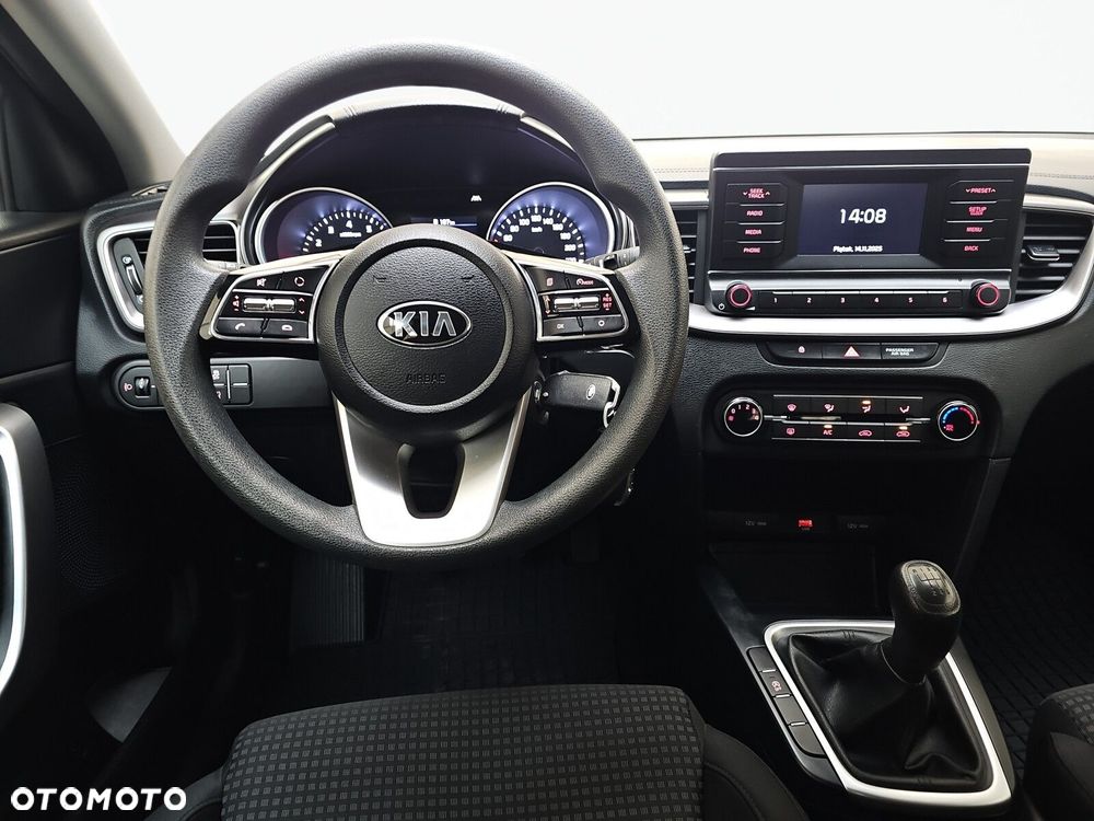 Kia Ceed - 12