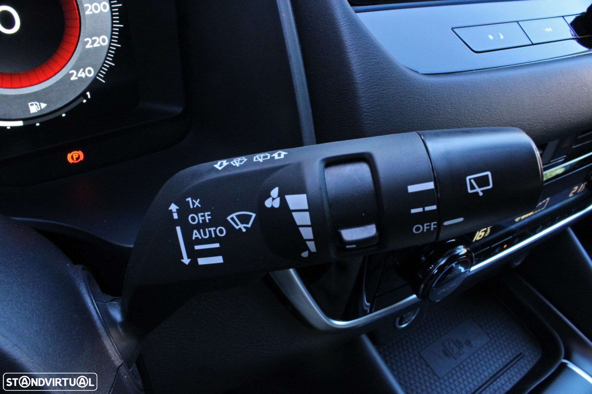 Nissan Qashqai 1.3 DIG-T N-Connecta - 12