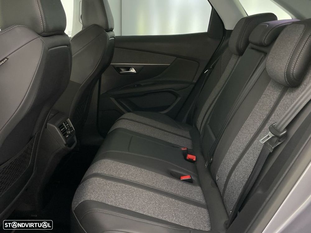 Peugeot 3008 1.6 Hybrid Allure e-EAT8 — fotografia 12