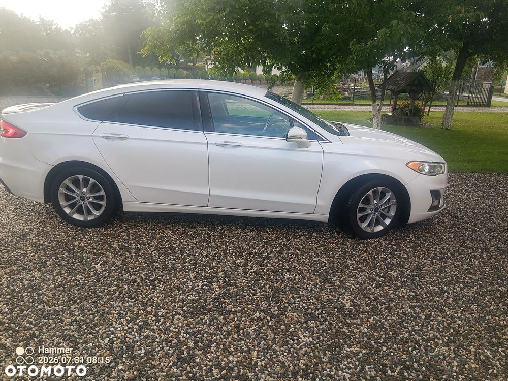 Ford Fusion - 16