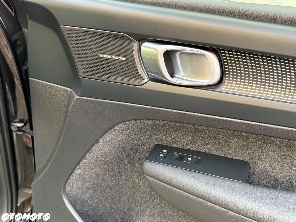 Volvo XC 40 B3 B DKG Ultra Black Edition - 21