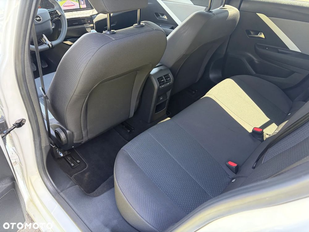 Opel Astra 1.2 Turbo Business Edition - 19