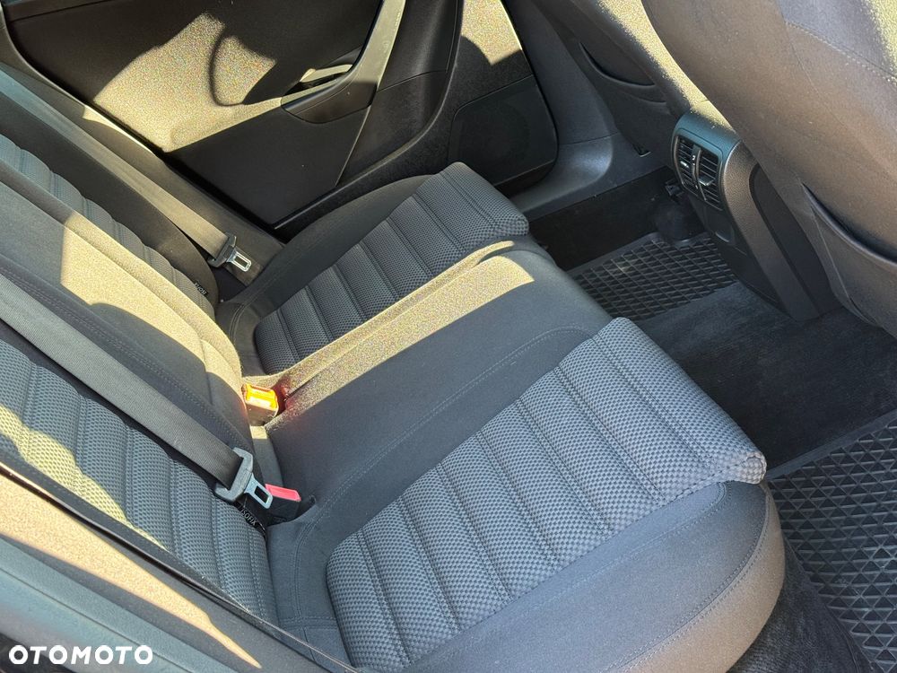 Volkswagen Passat 1.8 TSI R-Line Edition - 23