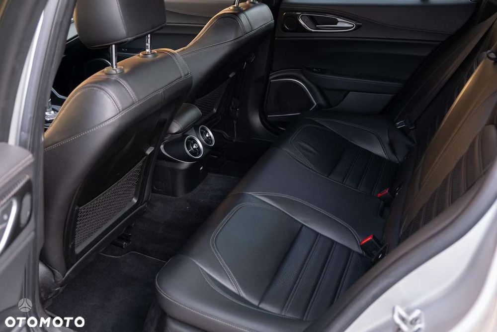 Alfa Romeo Giulia 2.0 Turbo 16V AT8 Veloce - 8