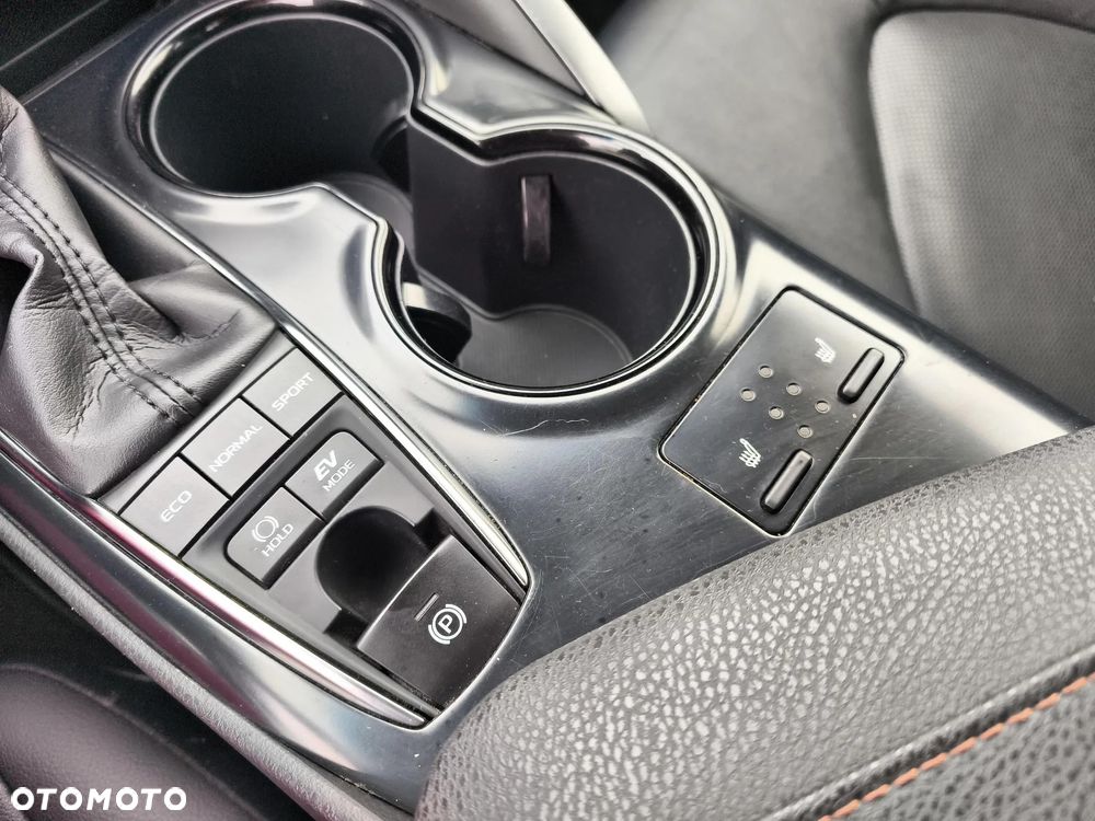 Toyota Camry 2.5 Hybrid Comfort CVT - 26