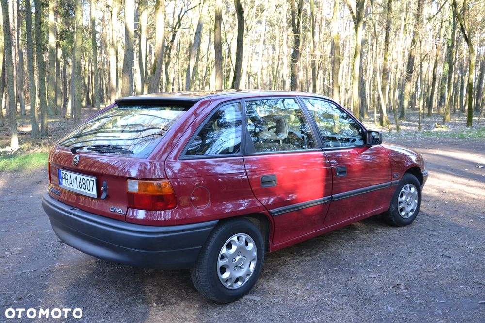 Opel Astra 1.6 GLS - 11