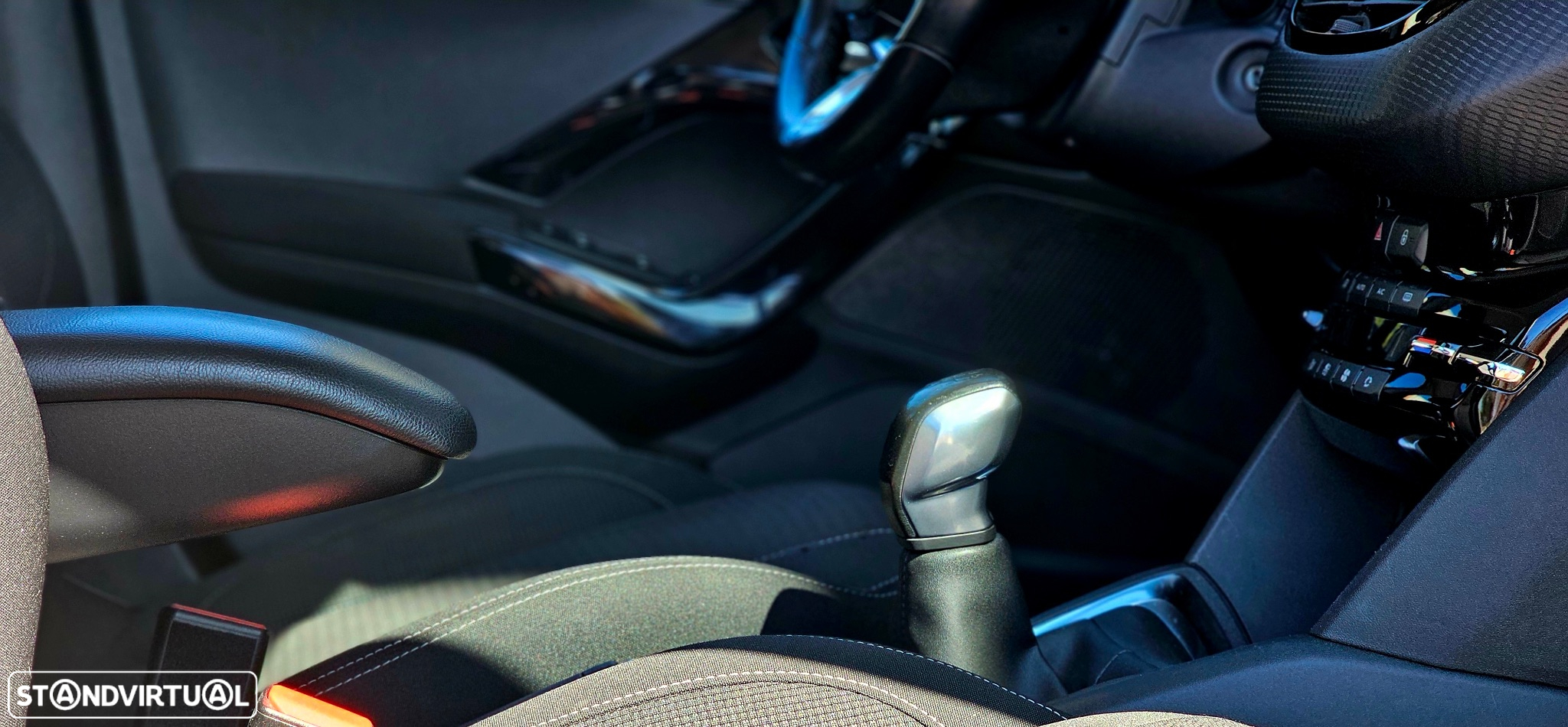 Peugeot 208 1.2 PureTech Allure - 8