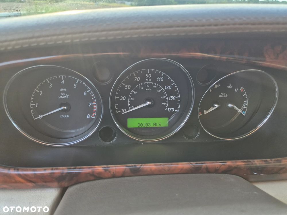 Jaguar XJ XJ8 4.2 LWB Executive - 14