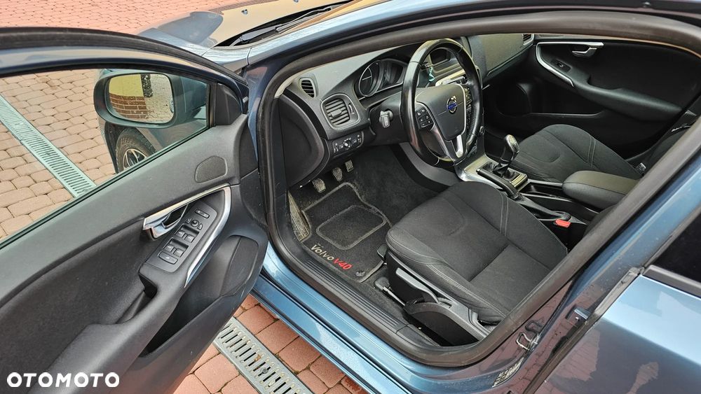 Volvo V40 T3 Momentum - 27