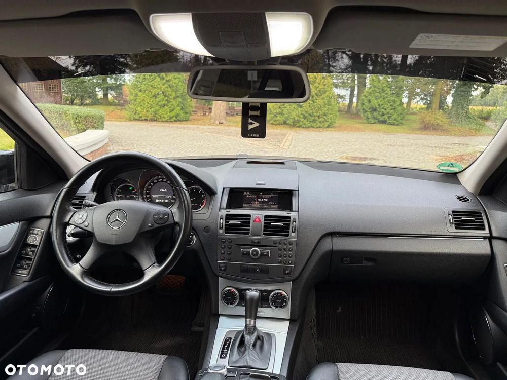 Mercedes-Benz Klasa C 180 T CGI Automatik BlueEFFICIENCY Avantgarde - 20