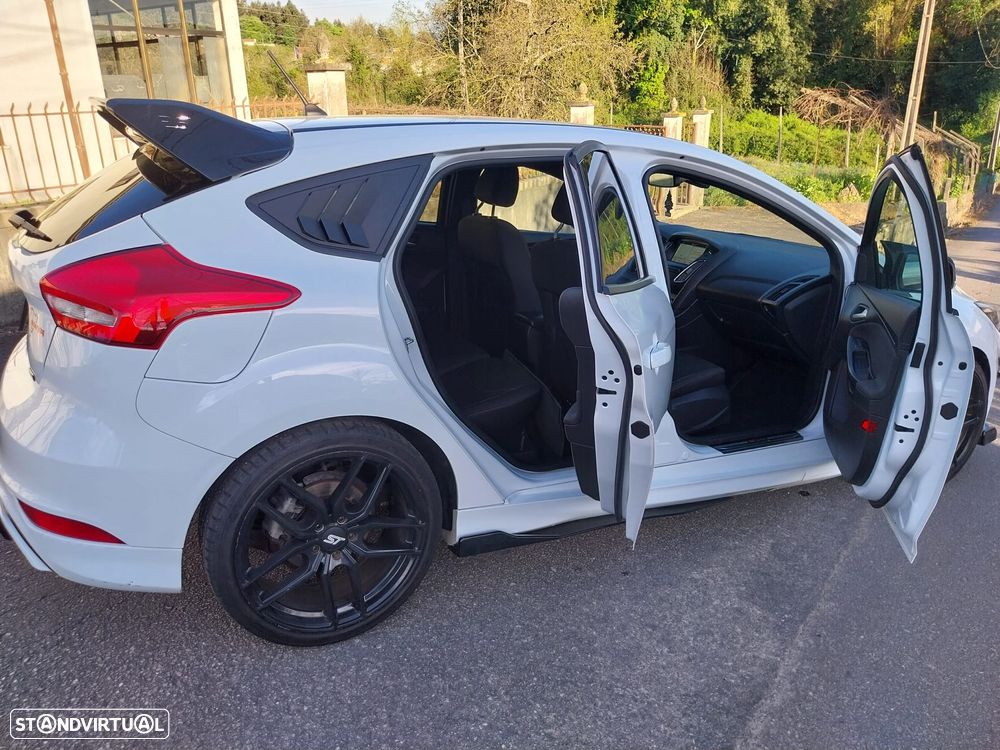 Ford Focus 1.0 EcoBoost S&S ST-Line - 6