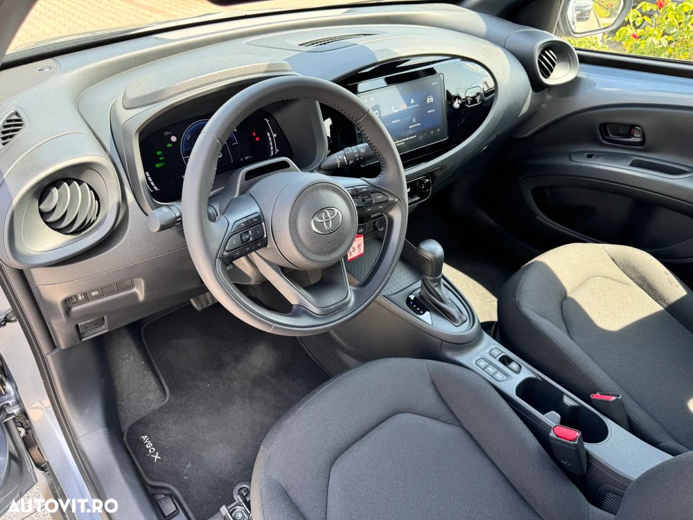 Toyota Aygo X 1.5l HEV 116CP Active - 11